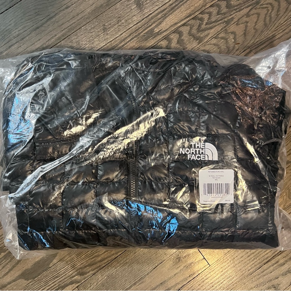 The North Face Black Puffer Jacket - Picture 12 of 14